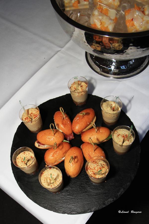 Le Safari Hotel Restaurant Carpentras Eksteriør billede